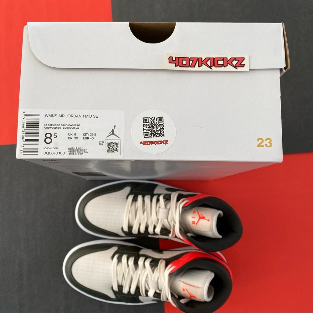 Women’s Air Jordan 1 👟 - Picture 5 of 10